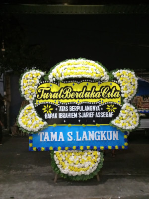 Papan Bunga Duka di Cipeucang